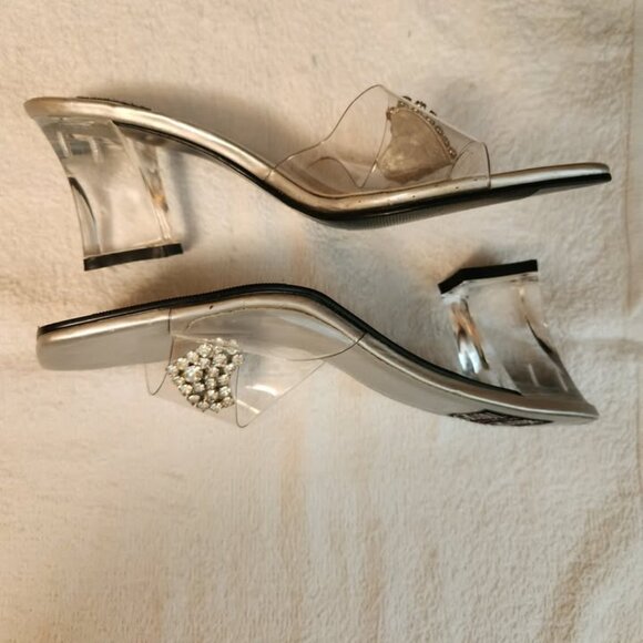 Mootsies Tootsies Silver Heels Clear Strap Rhinestone Heart Sandals Slip-On - Picture 3 of 3